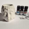 Aromatherapie-Set mit ätherischen Ölen und einem Kamin – Buddhas Kopf