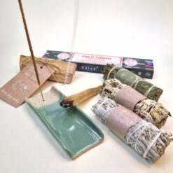 Geschenkset mit natuerlichen Raeucherstaebchen und einem handgefertigten Staender – Matcha3