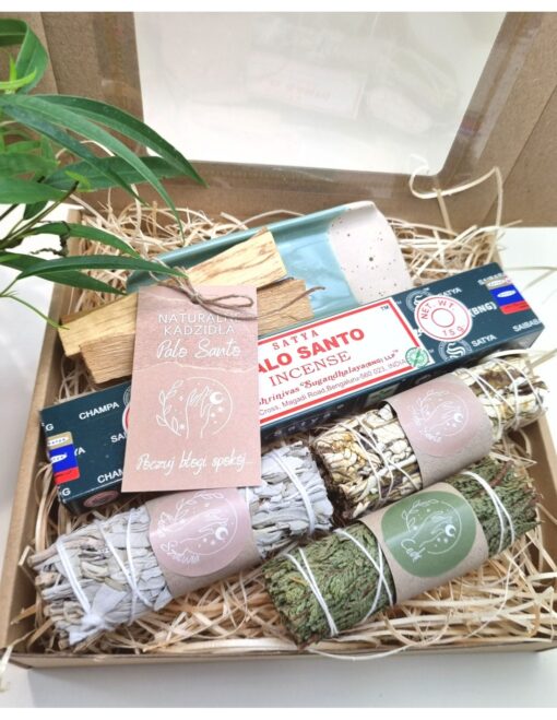 Geschenkset mit natuerlichen Raeucherstaebchen und einem handgefertigten Staender – Matcha4