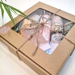 Geschenkset mit natuerlichen Raeucherstaebchen und einem handgefertigten Staender – Matcha5