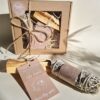 Set aus natürlichen Räucherwerk aus Palo Santo und weißem Salbei